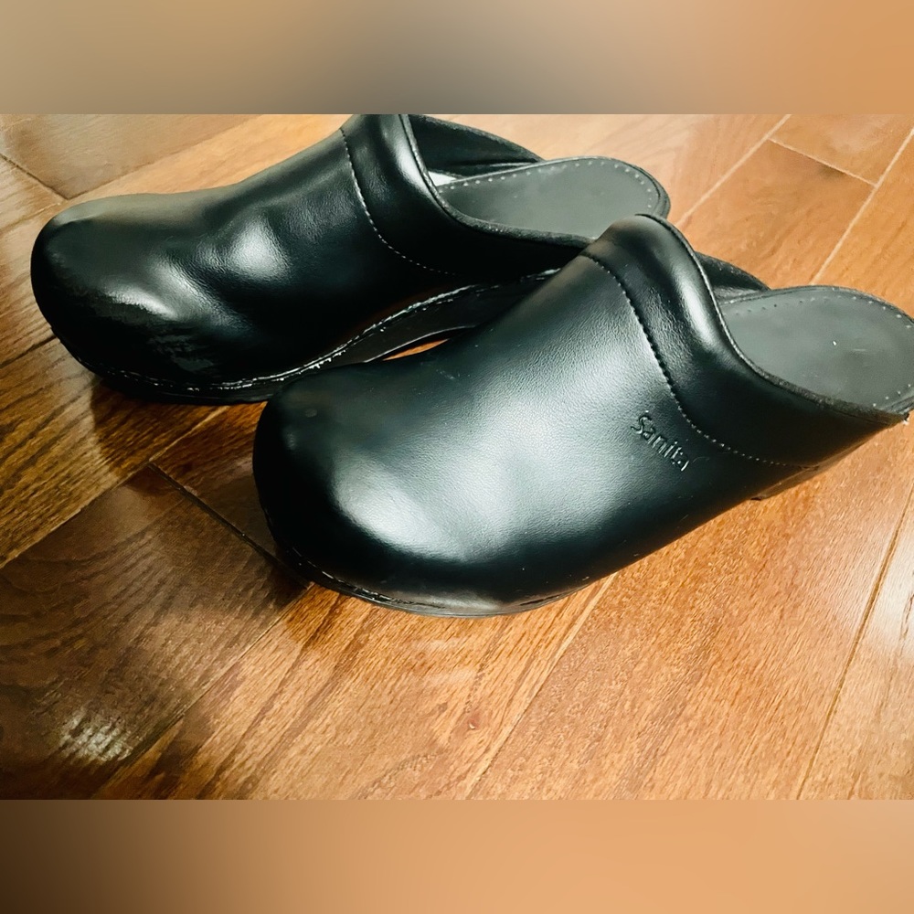 Sanita size 41. Worn a few times. Smoke free home. Mild scuffing on right roe.
